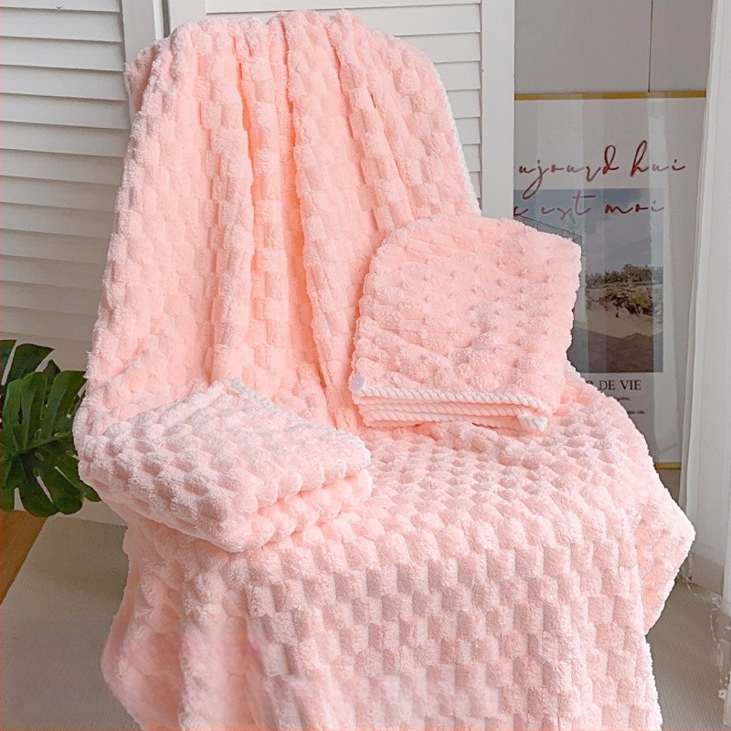 Set baie din trei piese: prosop de înfășurat pentru adulți, căciulă de uscare a părului și prosop; bumbac 100%, fir 150D, marca Silent Love