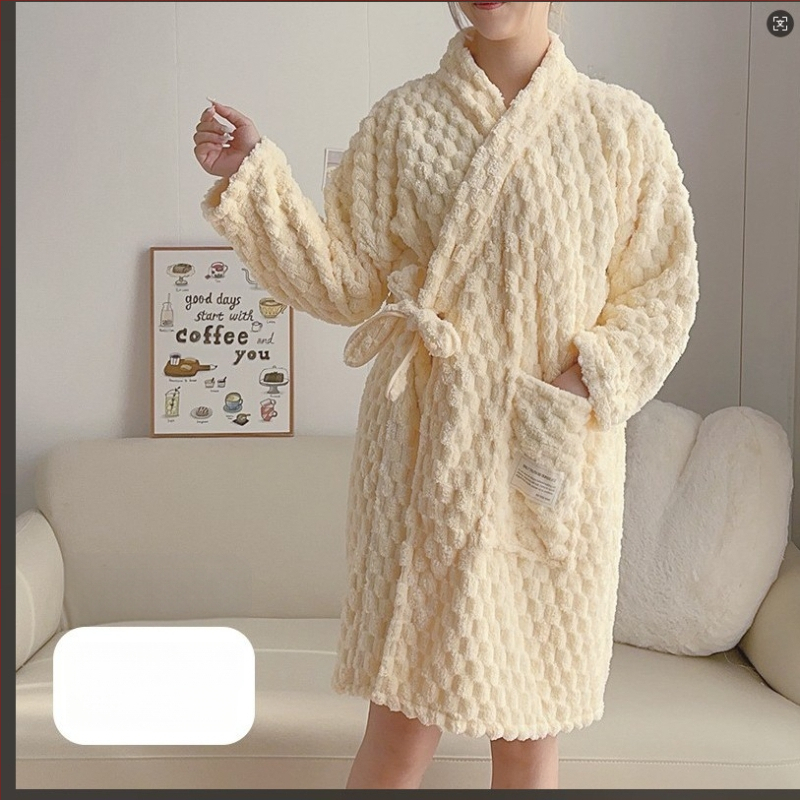 Set baie din trei piese: prosop de înfășurat pentru adulți, căciulă de uscare a părului și prosop; bumbac 100%, fir 150D, marca Silent Love