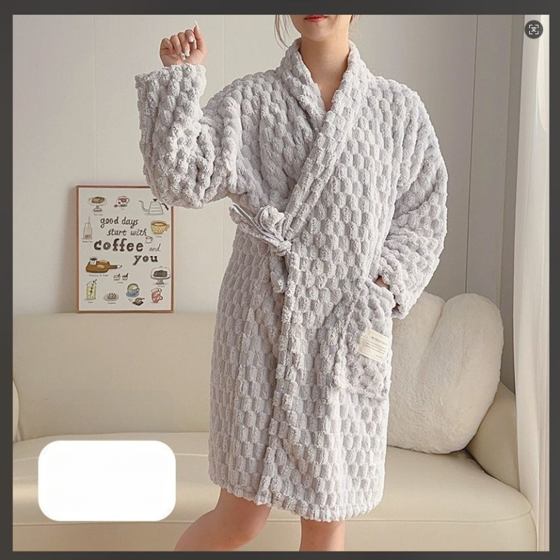 Set baie din trei piese: prosop de înfășurat pentru adulți, căciulă de uscare a părului și prosop; bumbac 100%, fir 150D, marca Silent Love