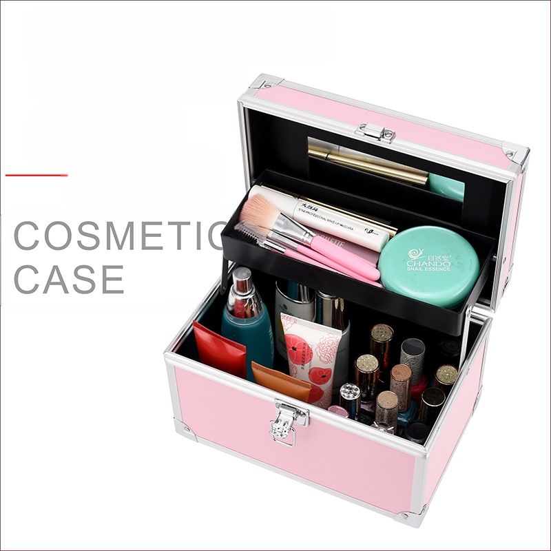 Козметичен калъф с PVC конструкция, отваряне чрез алуминиев рамков механизъм и еднопосочни колела