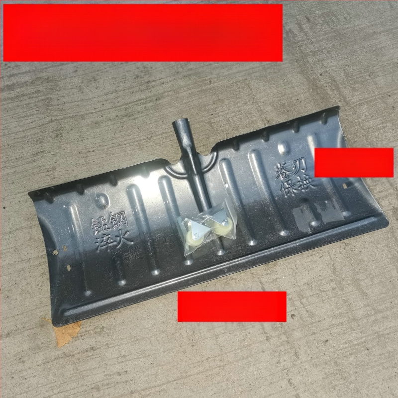 Φτυάρι χιονιού με κεφαλή από χάλυβα μέσης περιεκτικότητας σε άνθρακα και ξύλινη λαβή, βάρος 1,2 kg, πάχος κεφαλής 1,3 mm