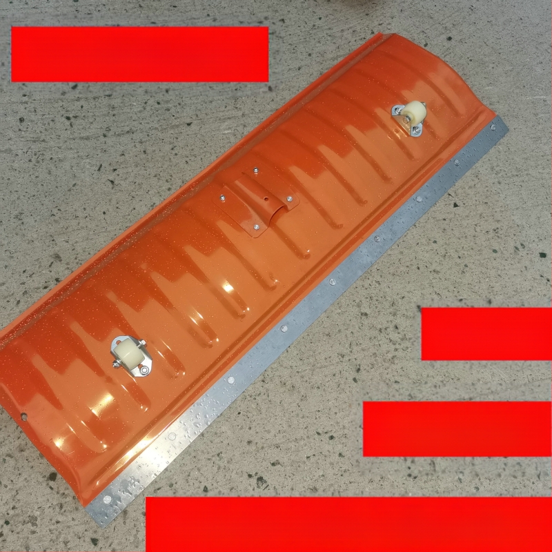 Φτυάρι χιονιού με κεφαλή από χάλυβα μέσης περιεκτικότητας σε άνθρακα και ξύλινη λαβή, βάρος 1,2 kg, πάχος κεφαλής 1,3 mm