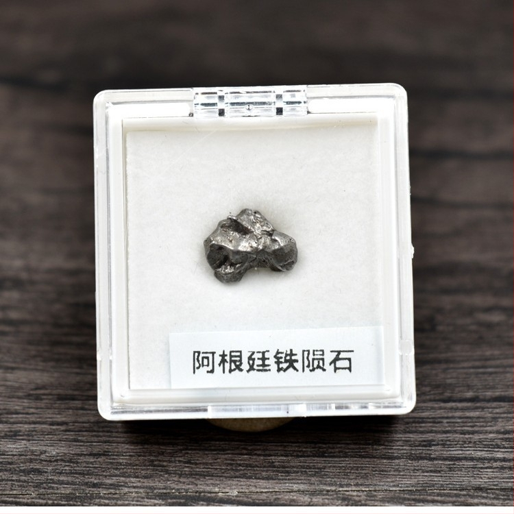 Μενταγιόν Campo από ολιβινωμένο μετεωρίτη, γεωμετρικός σχεδιασμός, δείγμα δώρου