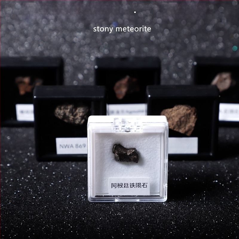 Μενταγιόν Campo από ολιβινωμένο μετεωρίτη, γεωμετρικός σχεδιασμός, δείγμα δώρου