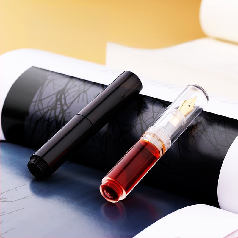 Master φοντάν πένα με ακρυλικό περίβλημα, σύστημα τροφοδοσίας μελανιού με δοχείο, ακροφύσιο ιριδίου, μοντέλο Pill, σχεδίαση για τσέπη, σκληρή συσκευασία από χαρτόνι