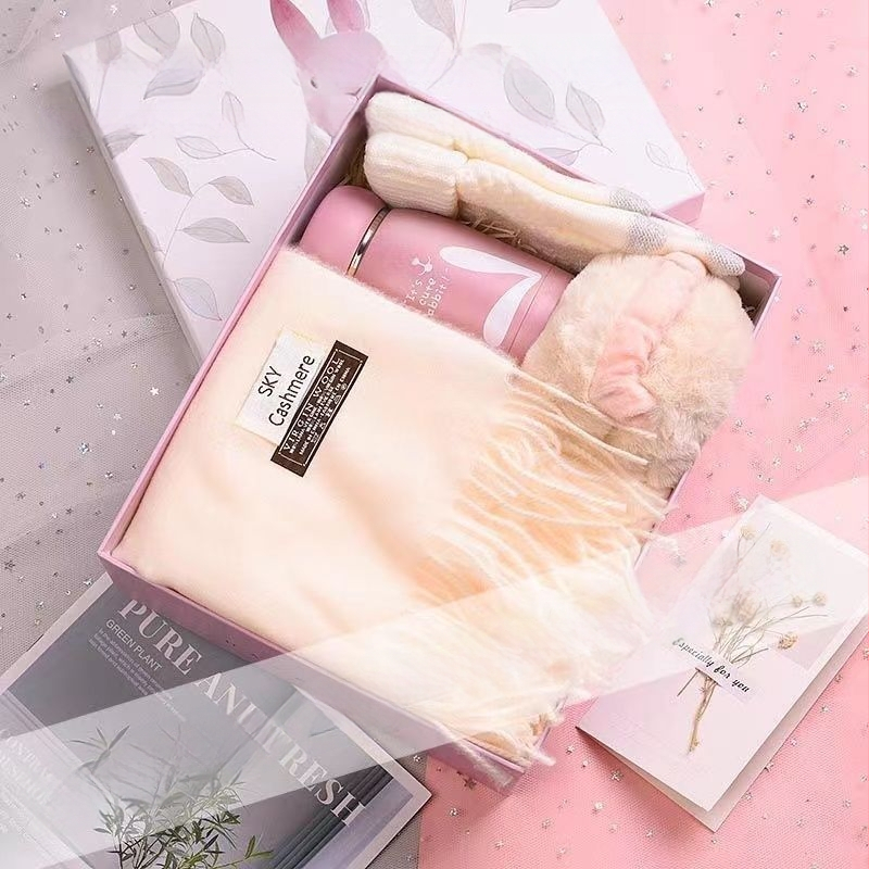 Коледен практичен шал като подарък за двойки, приятели и колеги; подходящ за рождени дни и партита; личен подарък.