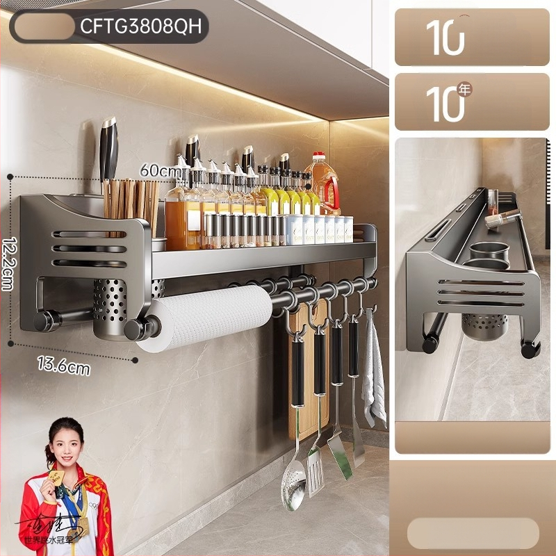 Virtuves sienas plaukts nažiem, garšvielām un ēdiena piederumiem — daudzfunkcionāls metāla organizators, sienas uzstādāms, gaišs luksusa stils