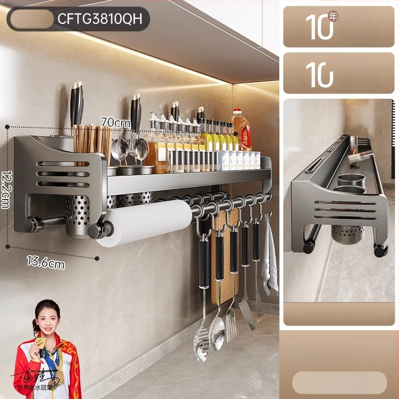 Virtuves sienas plaukts nažiem, garšvielām un ēdiena piederumiem — daudzfunkcionāls metāla organizators, sienas uzstādāms, gaišs luksusa stils