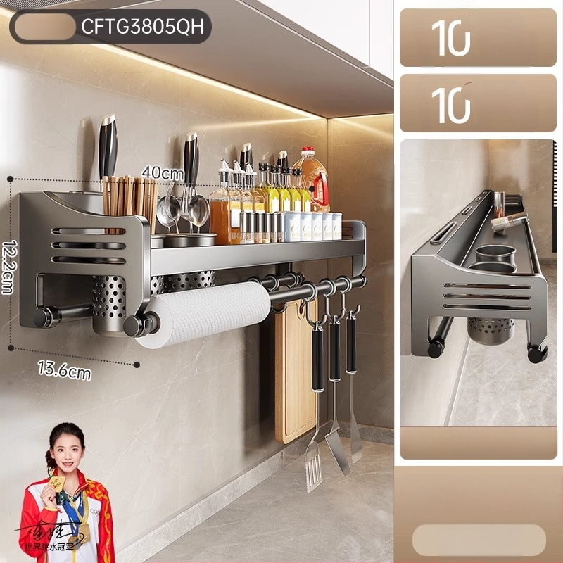 Virtuves sienas plaukts nažiem, garšvielām un ēdiena piederumiem — daudzfunkcionāls metāla organizators, sienas uzstādāms, gaišs luksusa stils