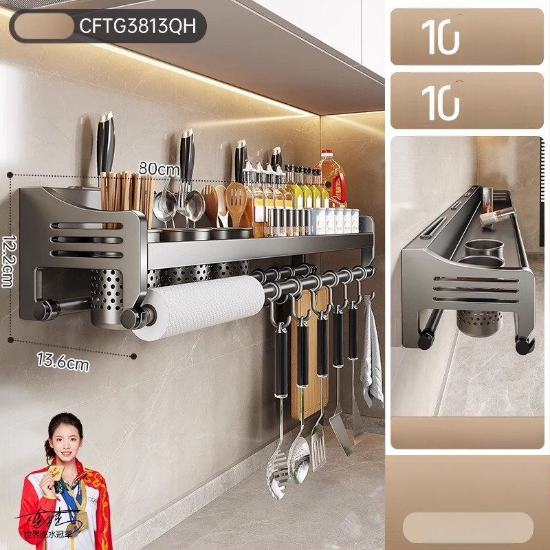 Virtuves sienas plaukts nažiem, garšvielām un ēdiena piederumiem — daudzfunkcionāls metāla organizators, sienas uzstādāms, gaišs luksusa stils