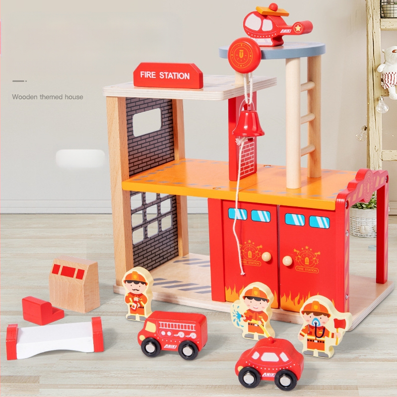 Koksnes scenas rotaļu komplekts — ugunsdzēsības un policijas stacijas tēma bērniem vecumā 4–6 gadi