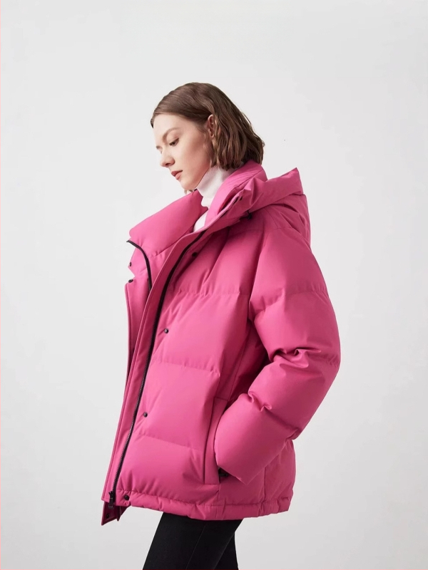 Sieviešu kapucīna dūnu jaka ar zosu dūnu pildījumu (>91%), poliestera audums, garums 50–65 cm, rāvējslēdzējs