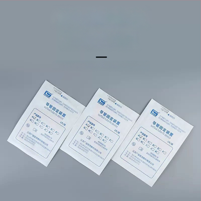 Αποστειρωμένος Φιξатор Καθετήρα με Οπή Αποχέτευσης, από μη υφαντό και ελαστικό ύφασμα, με ιατρικό κόλλητικό, ατομικά συσκευασμένο