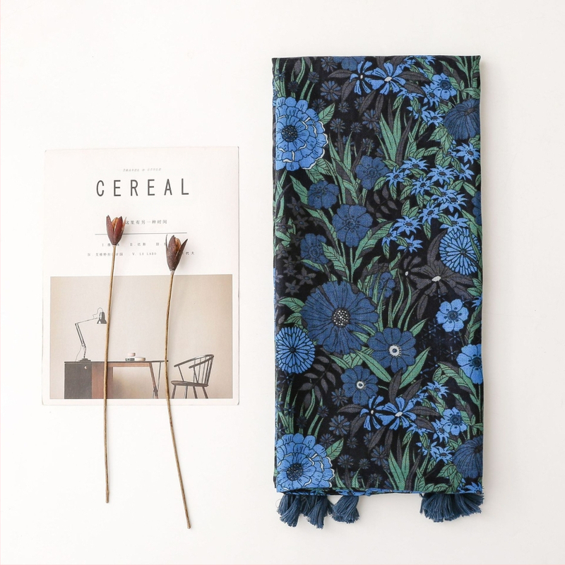 Šalikas su vintage etnine gėlių raštu, paprastas audimas; šilta, tinkama visoms metų laikams, 100% poliesteris