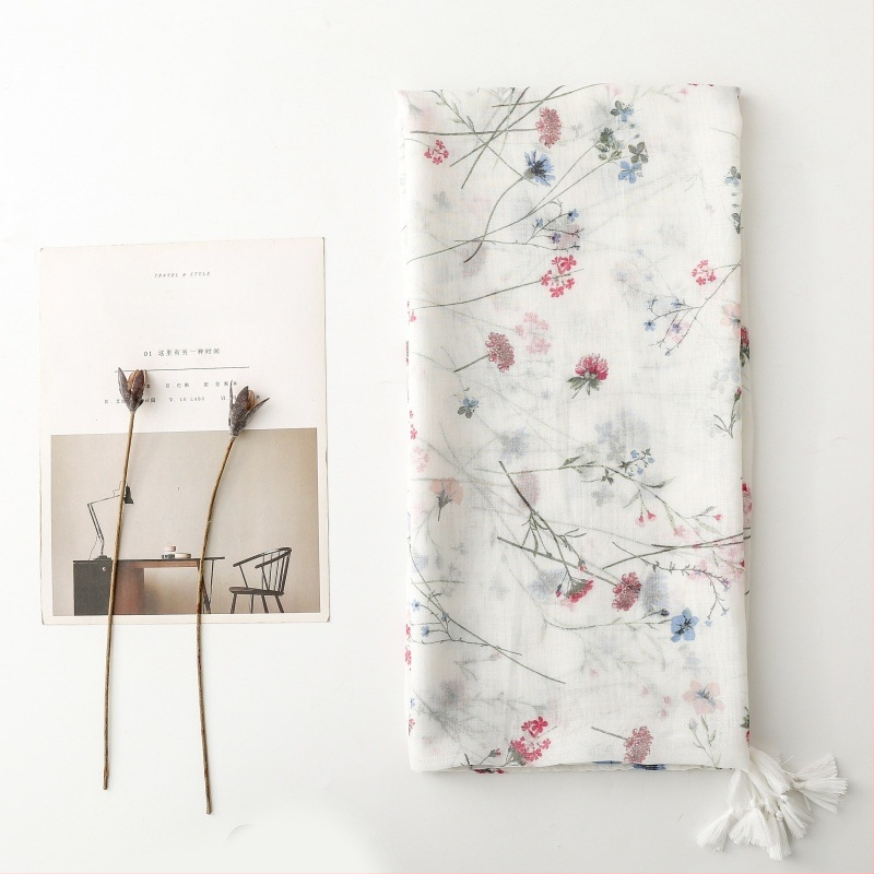 Šalikas: poliesteris, paprastas audimas; šiluma ir saulės apsauga; keturi metų laikai; gaivus ir saldus stilius