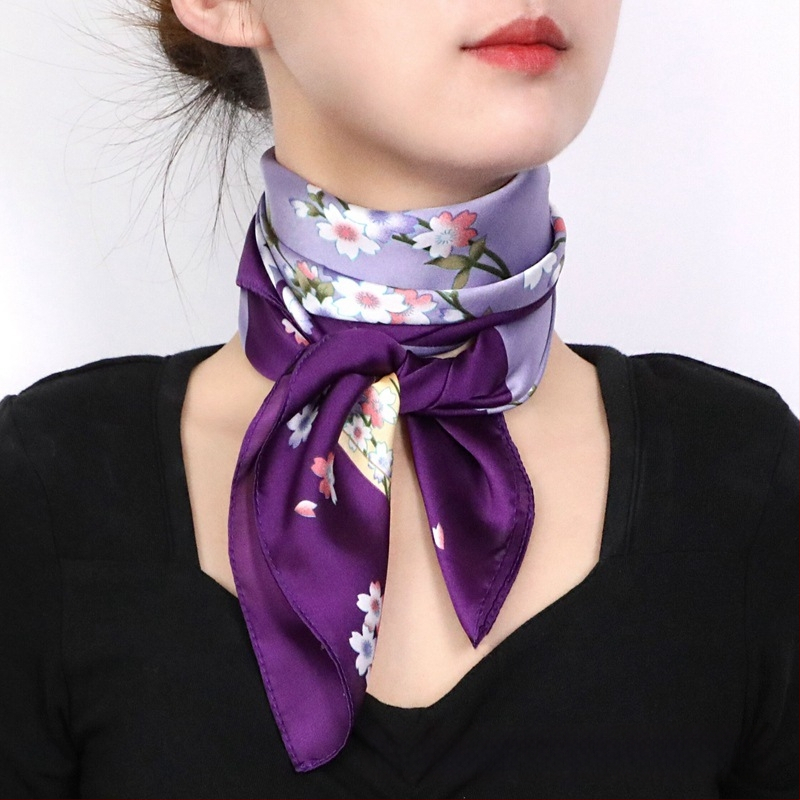 Kvadratinis dirbtinio šilko šalikas su spauda moterims vidutinio ir vyresnio amžiaus — rudens mados, paprastas audinys