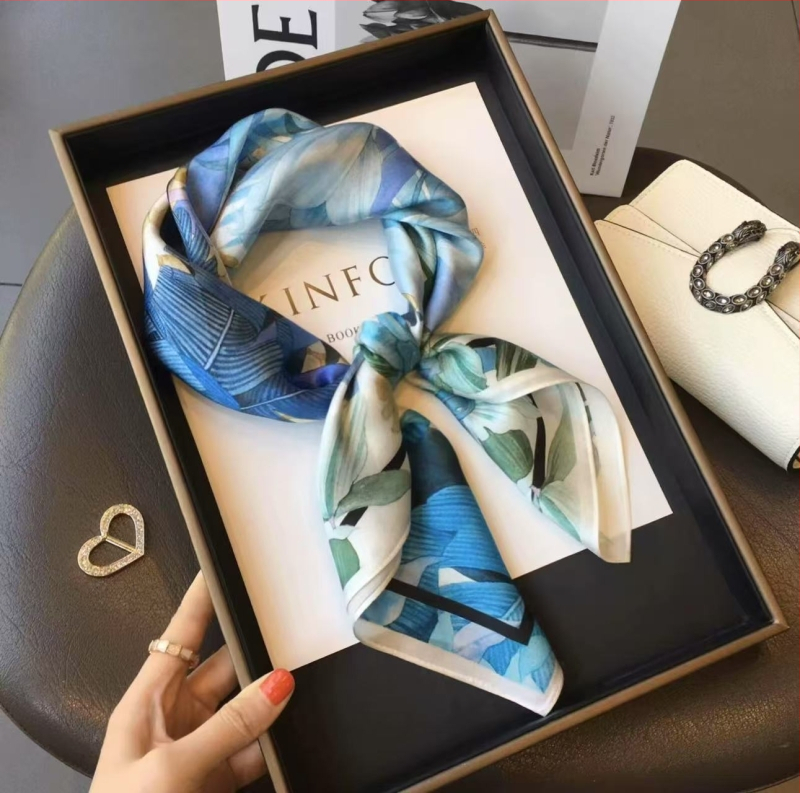 Šilko kvadratinė šalikas su spauda, crepe-satin šilkas audinys, Hangzhou kilmė, pavasaris 2025