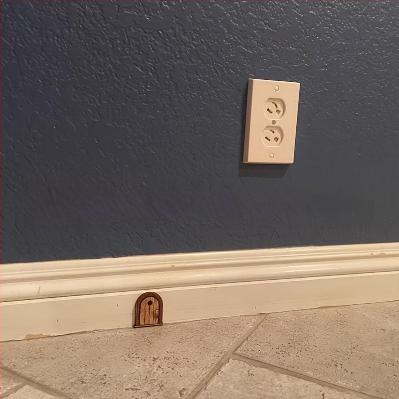 Αξεσουάρ κούκλας — Ξύλινη 2D Πόρτα Νεράιδας για εξοχική καλύβα, διακοσμητικά; Στυλ: Μοντέρνο απλό. Υλικό: Boxwood; Μάρκα: Yiwu Chuangyi Trading Co., Ltd; Συσκευασία: Op bag