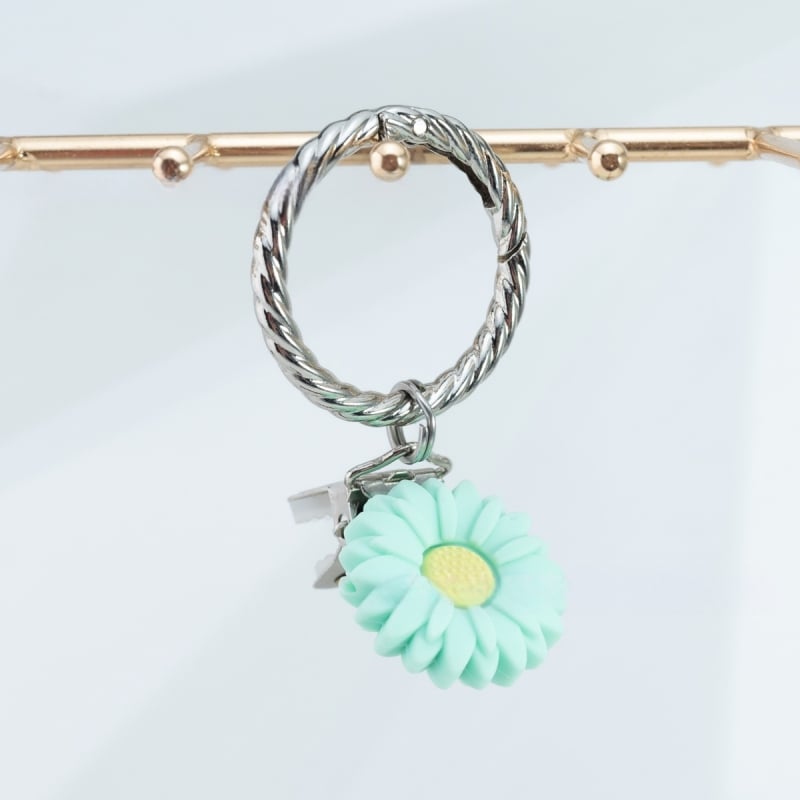 Μεταλλικοί κλιπ για αποσκευή και γυαλιά με ηλεκτροπλατίωση και μοτίβο χρυσάνθεμο, πρωτότυπος σχεδιασμός Li ban zhang, φθινόπωρο 2024