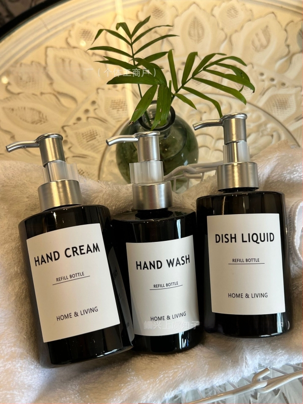 Set călător într-o sticlă cilindrică de 200ml, Brand Craftsmanship, PET, Blow molding, Nivel ambalaj 3, AJ200ml