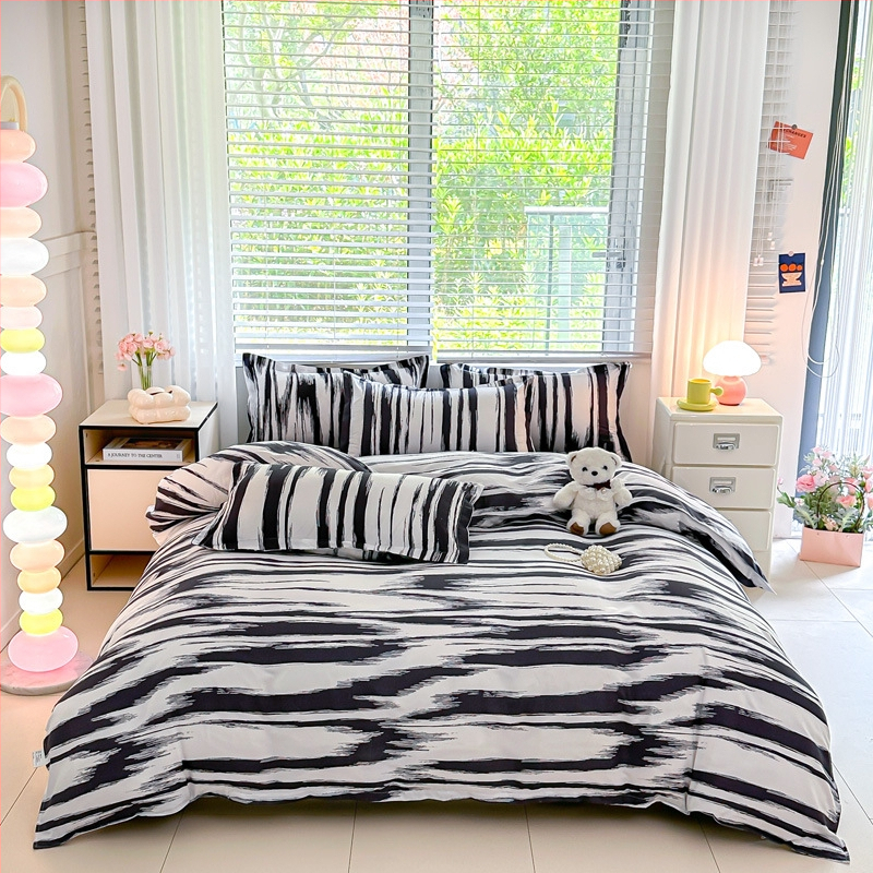 Aloe kokvilnas gultas veļas četrdaļīgs komplekts ar svītru un ģeometrisku rakstu; reaktīvā drukāšana un krāsošana; plakans lakts stils, mūsdienīgs minimālismus