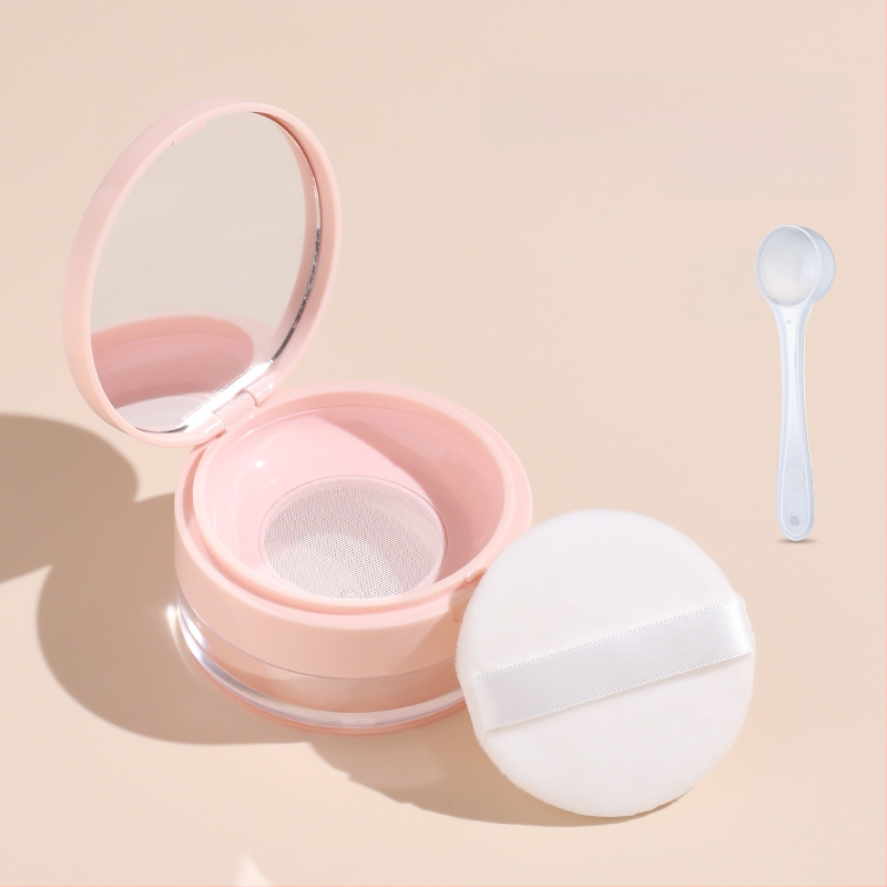 Kompakti dėžutė pipirų milteliams, nepralaidi, su elastine grotele, didelė talpa.