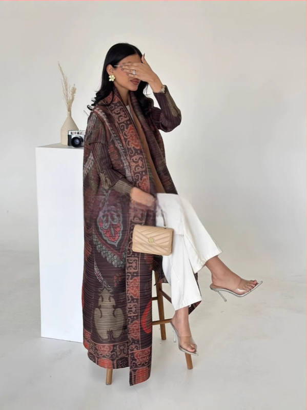 Three Small Houses Moterų klostuotas ilgas chalatas su spauda, tautinis stilius, poliesteris 95%+, presuotas gaminys, pavasaris 2025