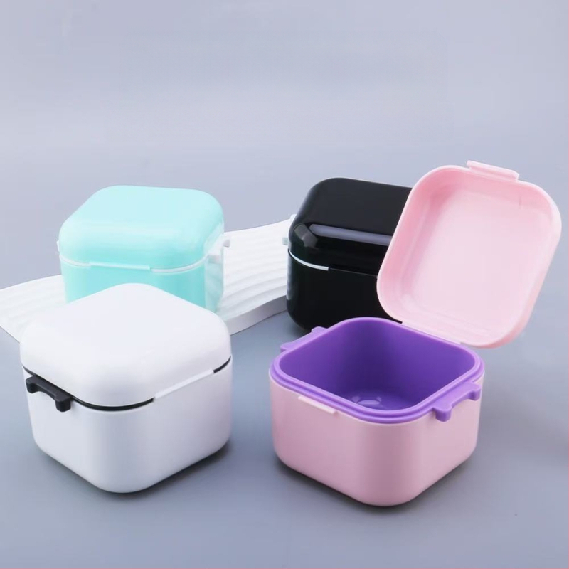 Plastmasas nagu instrumentu dezinfekcijas un tīrīšanas kaste ar alkohola iemērkšanas funkciju; neto saturs 30