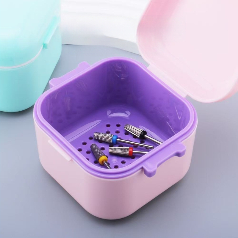 Plastmasas nagu instrumentu dezinfekcijas un tīrīšanas kaste ar alkohola iemērkšanas funkciju; neto saturs 30