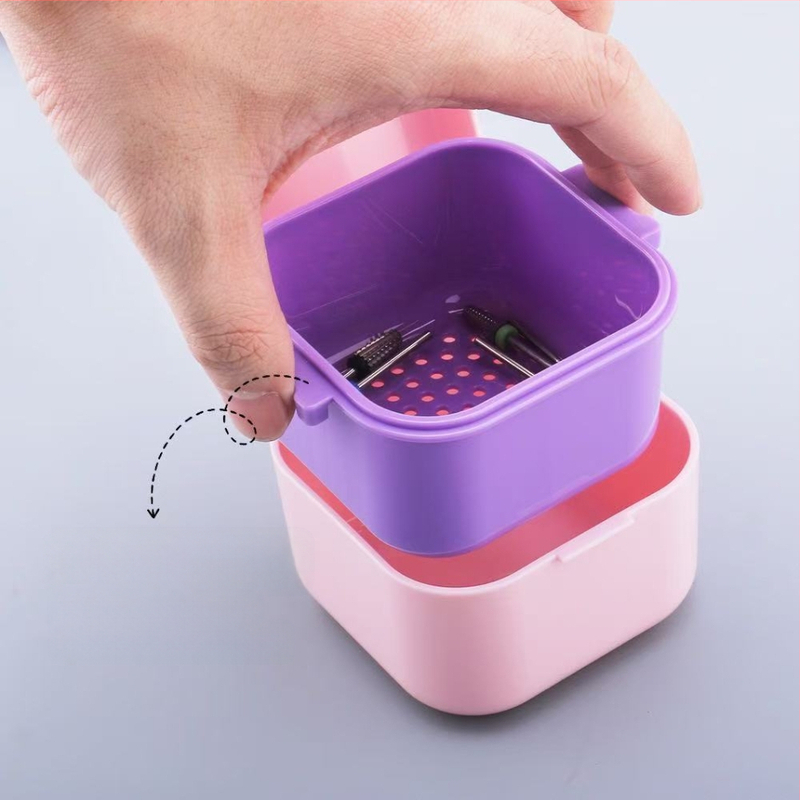 Plastmasas nagu instrumentu dezinfekcijas un tīrīšanas kaste ar alkohola iemērkšanas funkciju; neto saturs 30