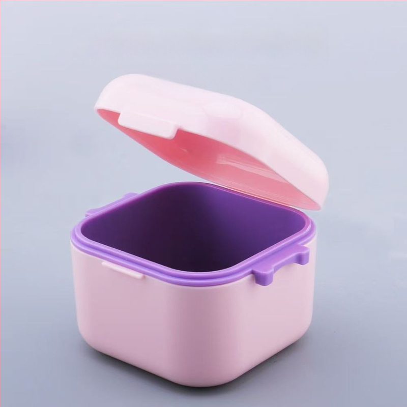 Plastmasas nagu instrumentu dezinfekcijas un tīrīšanas kaste ar alkohola iemērkšanas funkciju; neto saturs 30