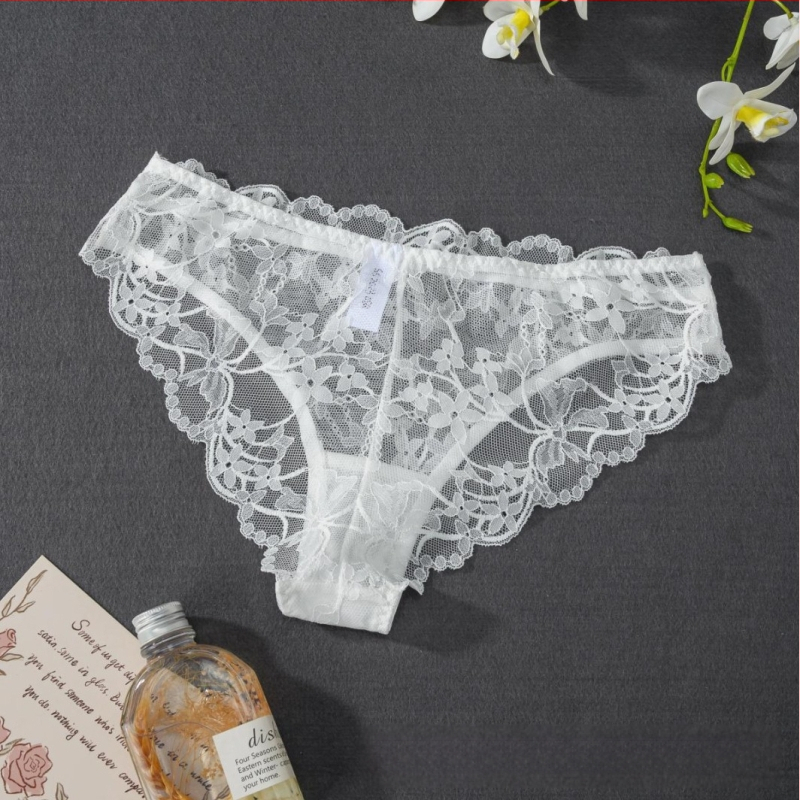 Mežģīņu tīkla apakšveļa ar zemu vidukli, elpojoša; galvenais materiāls: neilons 90–95%, starpseja: kokvilna 100%