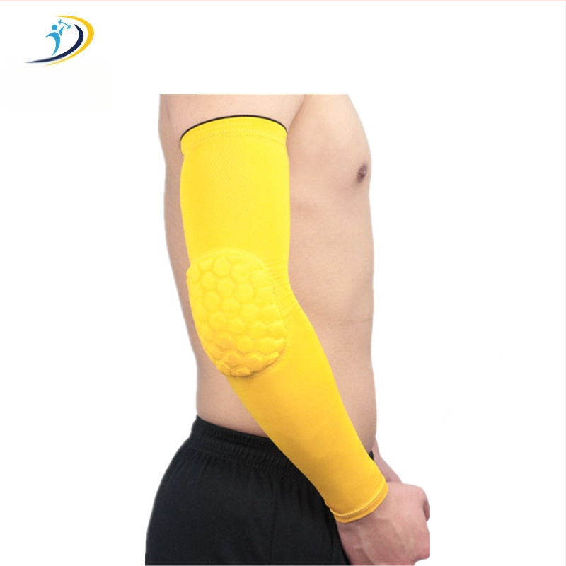 Лакътна защита J60/Double — полиестерно влакно; универсална група; обхват: лакът; категория: лакътна защита