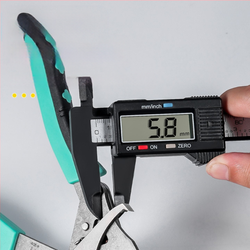 Clip panou interior auto – Clip inferior detașabil; Material: ABS + oțel inoxidabil; Greutate 0.161; Funcție: Reparații auto; Caracteristici: Cuplare