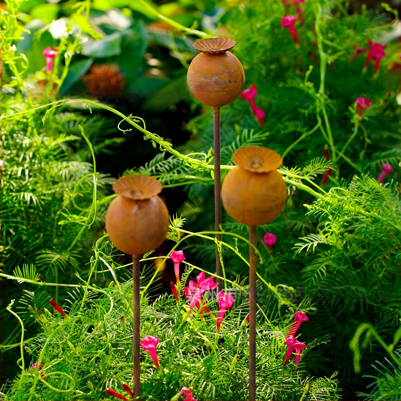 Col decorativ din oțel pentru gazon – artă geometrică metalică, stil minimalist modern