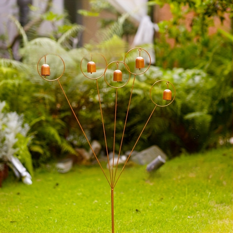 Ornament metalic vintage pentru grădină — 5 clopoței pe suporturi, pentru interior și exterior, design minimalist din metal