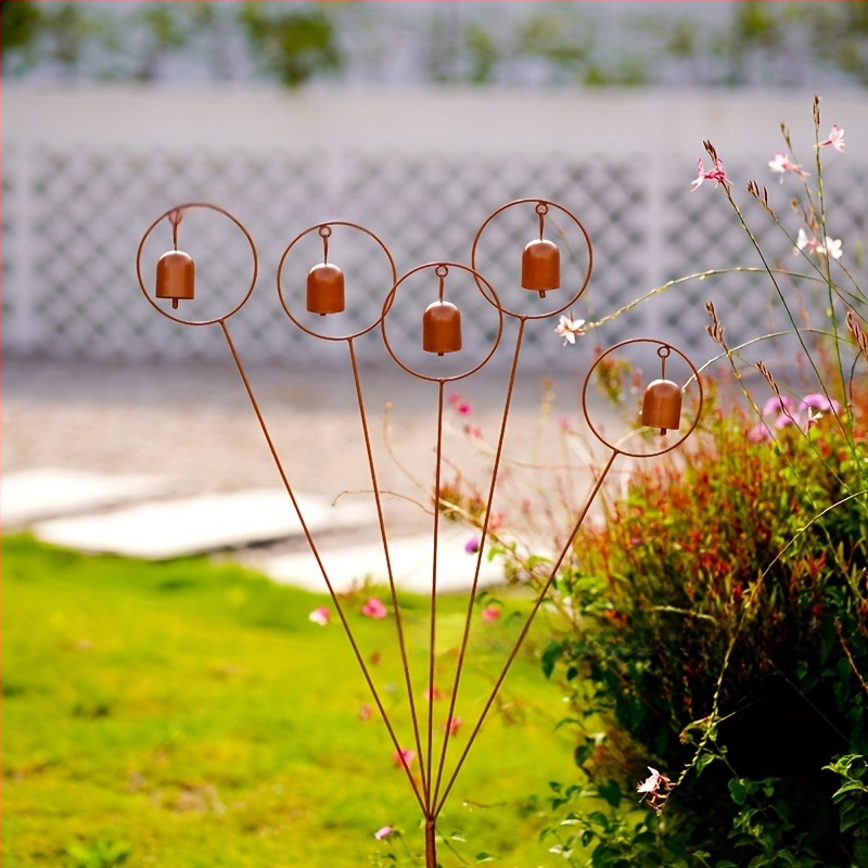 Ornament metalic vintage pentru grădină — 5 clopoței pe suporturi, pentru interior și exterior, design minimalist din metal