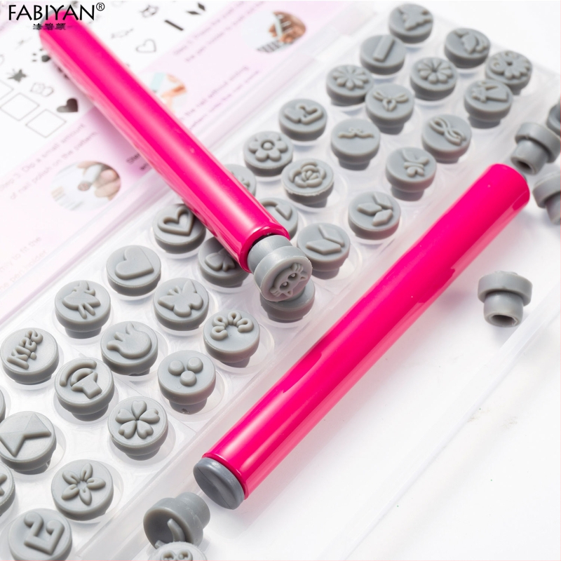 Set de ștampilare unghii cu 48 capete din silicon înlocuibile — Motive fluture și floare; Material plastice; Greutate netă 75–80 g