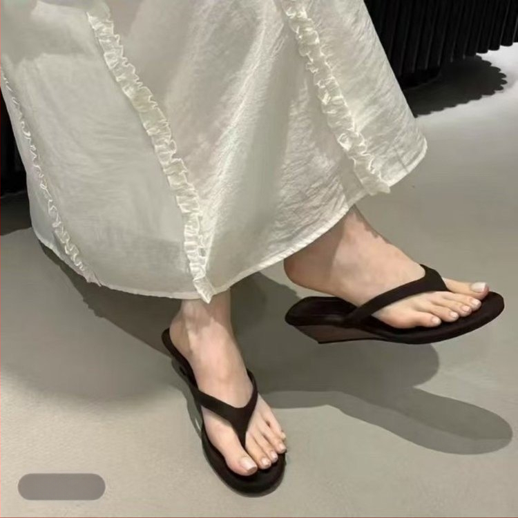 Ženske thong sandale s mrežastim stražnjim remenom, gornji dio od mikrovlakana, klinasti potplat, gumena potplata