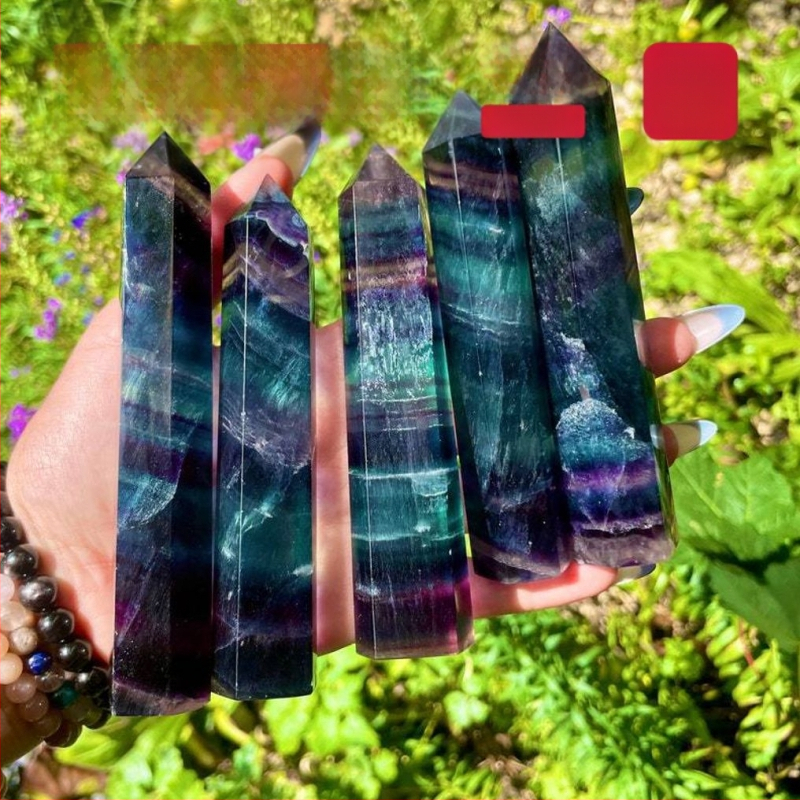 Kristāla kolonna - fluorīts, sešstūraina vienpunkta forma, kristāla dekors, mūsdienīgs minimālisma stils