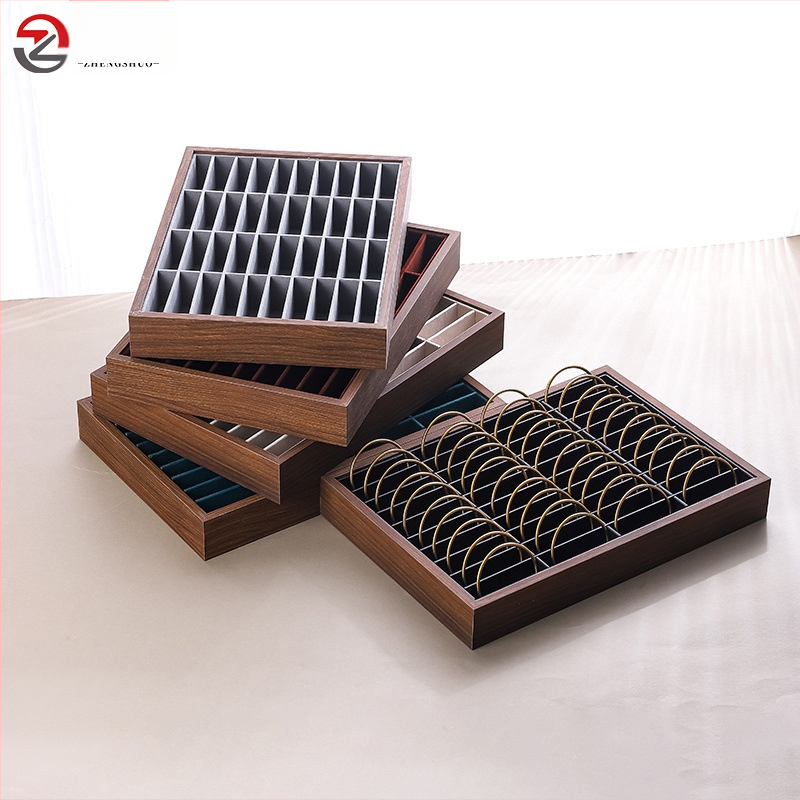 Karkötő bemutató állvány, tömörfa, négyzetes kialakítás, egy réteg, magas minőség, 2025 tavasza