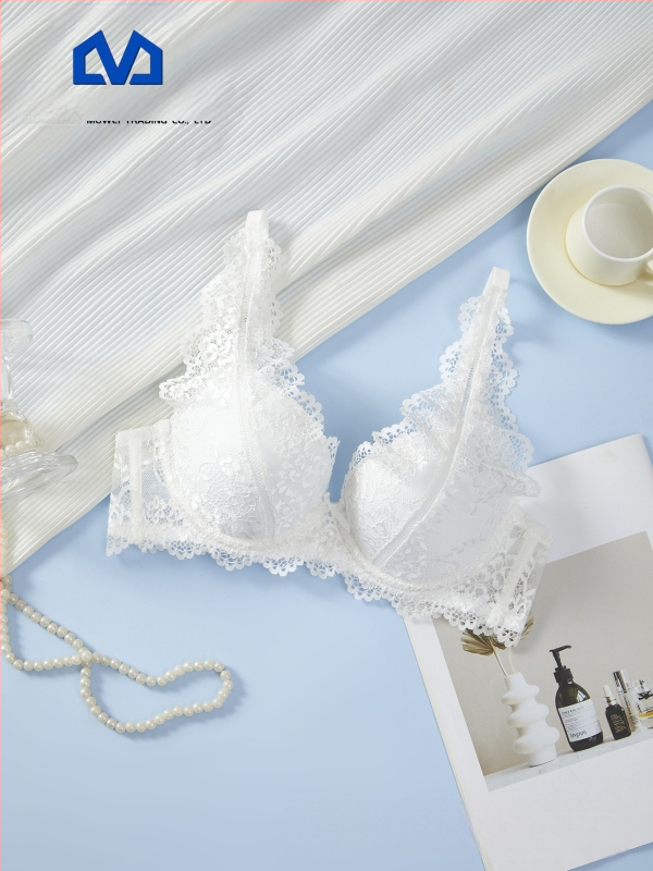 MUWEI Krūšturis ar stienīti un mežģīņu, 3/4 kauss, noņemamas siksniņas, aizmugurējā divu rindu aizdare, push-up, elpojošs atbalsts