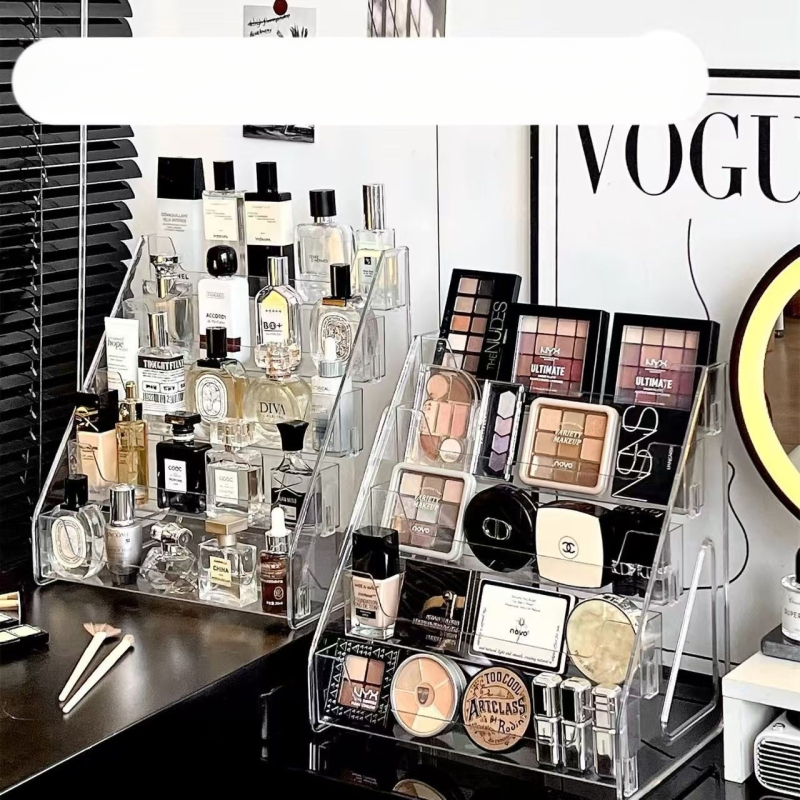 Stalo vandens krioklio stovas parfumerijai ir kosmetikai, skaidrus, didelė talpa, keli aukštai, atsiejama saugykla