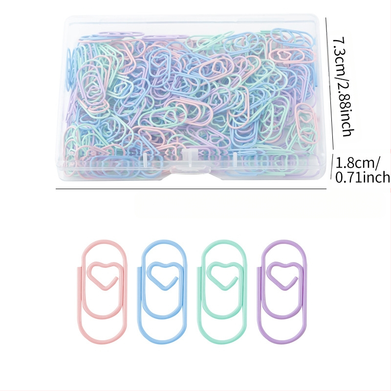 Mini szív alakú papírkapcsok, fém-plasztik felépítés, átlátszó műanyag dobozban – irodai kellékek