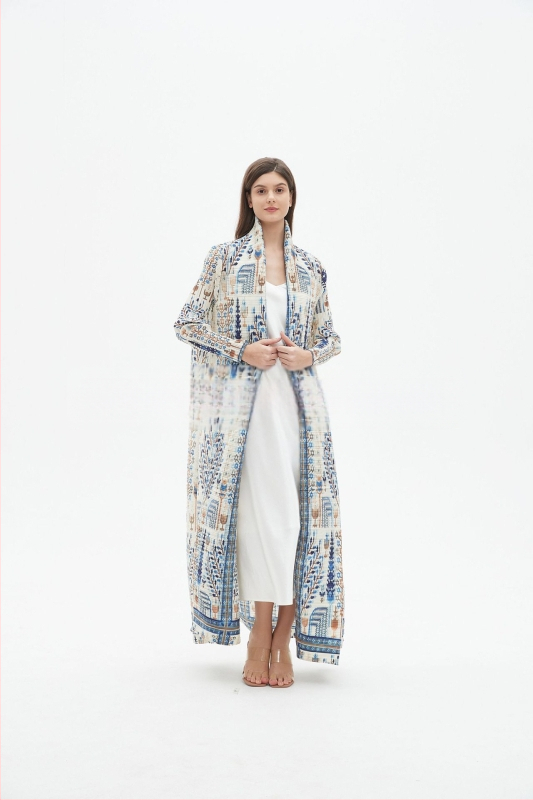 Sievietes garā abaja ar ziedu izšuvumu, crinkle tekstūra, poliesteris, garas piedurknes