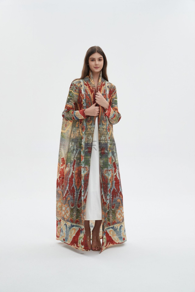 Sievietes garā abaja ar ziedu izšuvumu, crinkle tekstūra, poliesteris, garas piedurknes