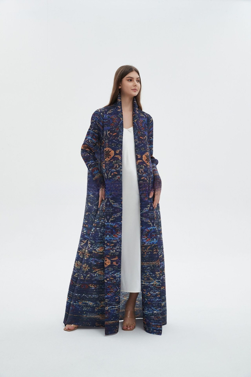 Sievietes garā abaja ar ziedu izšuvumu, crinkle tekstūra, poliesteris, garas piedurknes