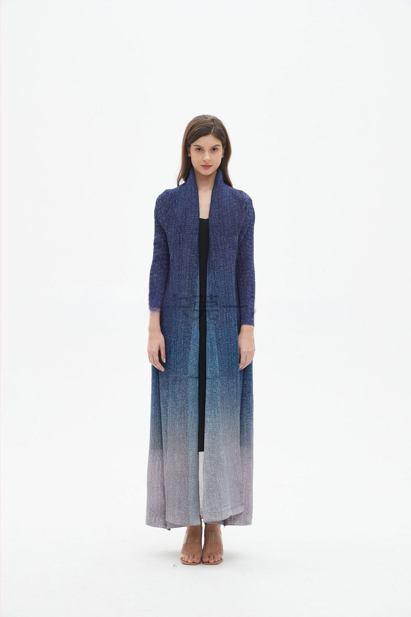 Sievietes garā abaja ar ziedu izšuvumu, crinkle tekstūra, poliesteris, garas piedurknes