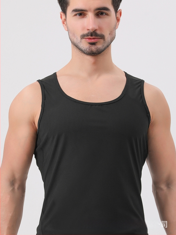 Brīvi piegriezta treniņvestes potenie veids; materiāls poliester; milk silk tekstūra; piemērota kustībai, visām četrām sezonām; iešūti dekoratīvi elementu