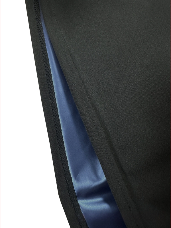 Brīvi piegriezta treniņvestes potenie veids; materiāls poliester; milk silk tekstūra; piemērota kustībai, visām četrām sezonām; iešūti dekoratīvi elementu